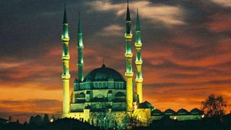 Cenab-ı Hakk’a derin bir içtenlikle yöneldiğimiz gece olan Berat Gecesi